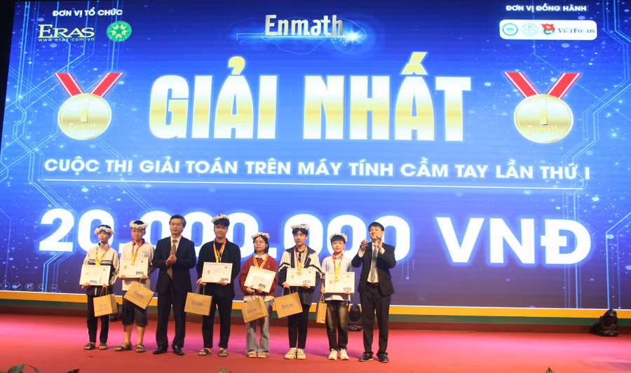 Các thí sinh đoạt giải Nhất tại cuộc thi.
