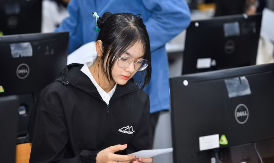 Thí sinh thi đánh giá tư duy của ĐH Bách khoa Hà Nội năm 2023.