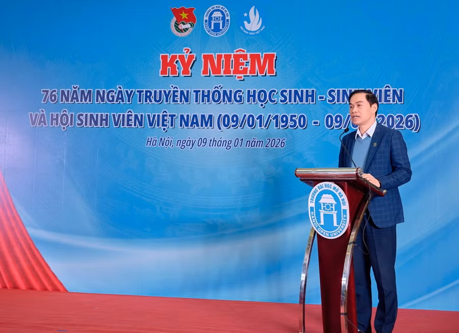 1-pgsts-duong-thang-long-bi-thu-dang-uy-pho-hieu-truong-nha-truong.jpg