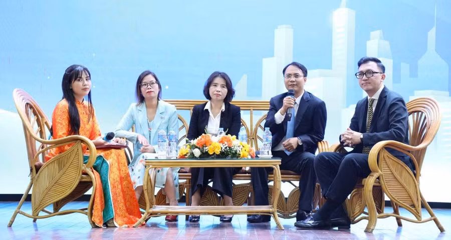 Các chuyên gia tham gia Tọa đàm khoa học.