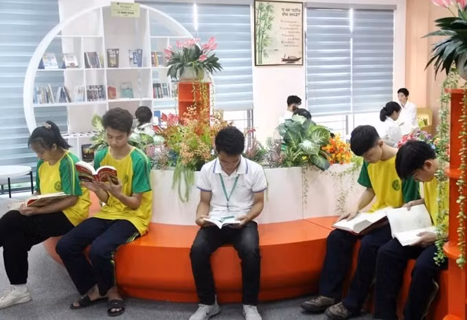 Không gian thân thiện của Phòng đọc Phượng Vỹ đã thu hút đông đảo sinh viên Học viện Nông nghiệp Việt Nam đến đọc sách, thư giãn.