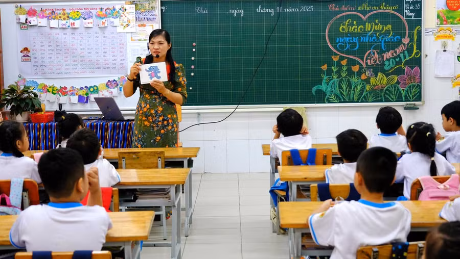 Buổi học tiếng Anh của học sinh lớp 1 tại Trường Tiểu học Võ Trường Toản (phường Cái Khế, TP Cần Thơ). Ảnh: Mỹ Ly.