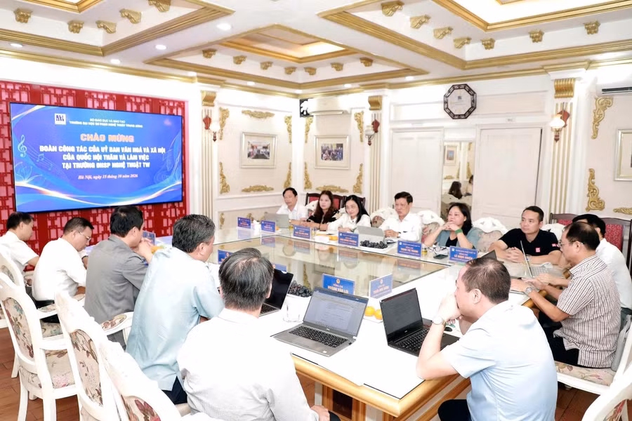 Toàn cảnh buổi làm việc giữa Đoàn công tác Ủy ban Văn hóa và Xã hội của Quốc hội và Trường Đại học Sư phạm Nghệ thuật Trung ương