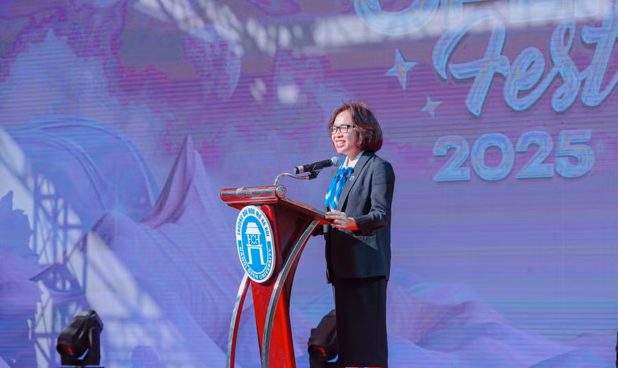 2-pgsts-nguyen-thi-nhung-hieu-truong.jpg