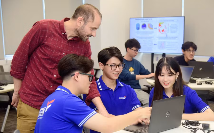 Sinh viên Trường Đại học KH&CN Hà Nội trong giờ học.