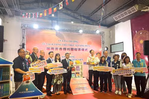Đại diện Văn phòng Kinh tế – Văn hoá Việt Nam tại Đài Bắc và Chính quyền Thành phố Đào Viên khai trương Tủ sách tiếng Việt và khai mạc Khoá tập huấn