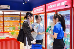 Đổi mới sản phẩm, “thay áo” các cửa hàng theo nhận diện thương hiệu mới giúp Vinamilk tiếp cận tốt hơn đến người tiêu dùng, tác động tích cực đến kết quả kinh doanh. Ảnh: Nguyên Phương