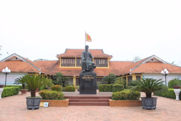 Toàn cảnh Khu Di tích Đại thi hào Nguyễn Du tại xã Tiên Điền, Hà Tĩnh.