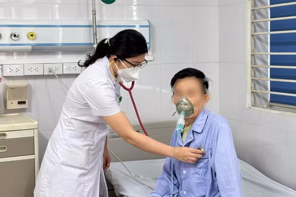 Bệnh nhân mắc phổi tắc nghẽn mạn tính do hút thuốc lá lâu năm. Ảnh: Bệnh viện Bệnh Nhiệt đới Trung ương
