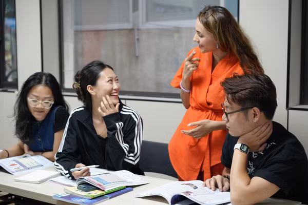 Sinh viên ngành ngôn ngữ trước những thách thức mới về việc làm.