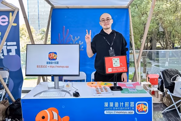 Anh Ying Junjiu tự phát triển ứng dụng Momoyu Timer.