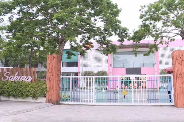 Trường Mầm non Sakura (phường Hạc Thành) sử dụng giáo viên người nước ngoài khi chưa có giấy phép lao động.