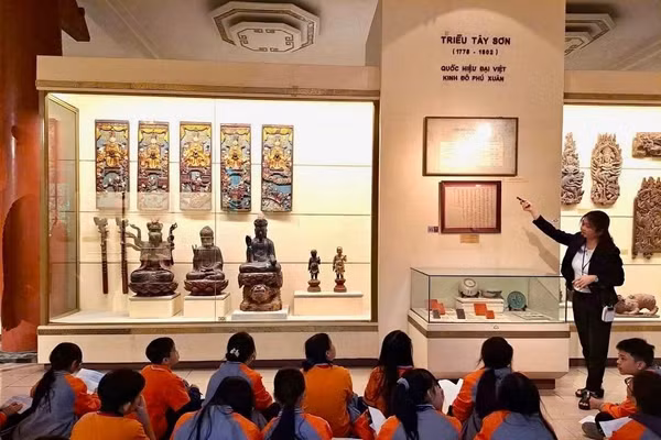 Giám tuyển hiện nay không còn là một nghề đơn tuyến, mà là sự kết hợp của nhiều vai trò. Ảnh: ITN.