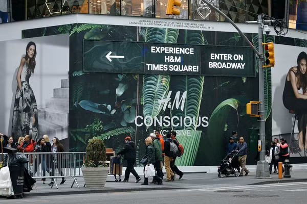 H&M chi nhánh Thụy Điển bị kiện vì đã khiến khách hàng trả nhiều tiền hơn cho các sản phẩm 'thân thiện môi trường'.