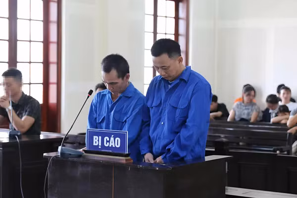 Bị cáo Trần Hải (trái) và Lưu Xuân Tâm tại phiên tòa sơ thẩm.