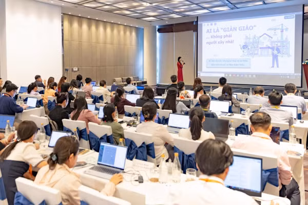 Cán bộ quản lý, tổ trưởng chuyên môn các trường học TPHCM tập huấn kỹ năng ứng dụng AI đầu tháng 8/2026. Ảnh: TT