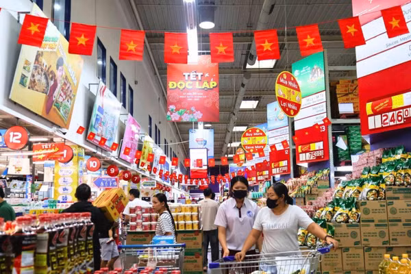 Để đạt mục tiêu tăng trưởng năm 2025, kích cầu tiêu dùng là một trong những giải pháp then chốt. Ảnh minh họa: INT