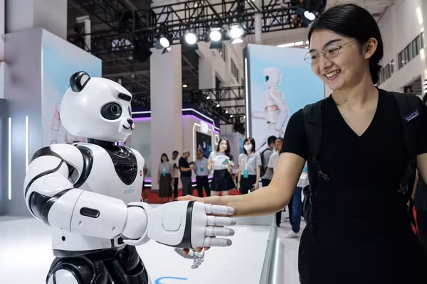 Robot hình người thúc đẩy đổi mới giáo dục AI.