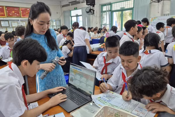 Tiết dạy minh họa cho chuyên đề 'Ứng dụng AI trong dạy học' do cụm chuyên môn 3, TPHCM tổ chức. Ảnh minh họa: H.H