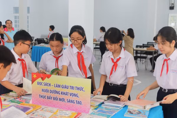 Học sinh tham gia Ngày hội đọc sách tại Thư viện tỉnh Lâm Đồng nhân dịp Ngày sách Việt Nam (21/4). Ảnh minh họa: INT