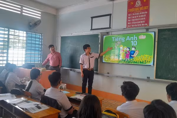 Giờ học tại Trường THPT Vĩnh Long. Ảnh: NTCC