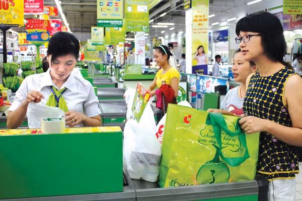 Nhiều chuỗi bán lẻ đã từng bước xanh hóa quy trình phân phối. Ảnh: INT