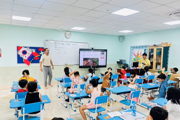 Dữ liệu được đưa vào nhiều khâu, hoạt động chuyên môn tại Trường Tiểu học, THCS và THPT Song Ngữ DNC (DNC School - thuộc Trường Đại học Nam Cần Thơ). Ảnh: NTCC