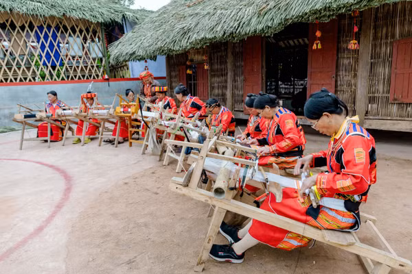 Sắc màu thổ cẩm Pà Thẻn