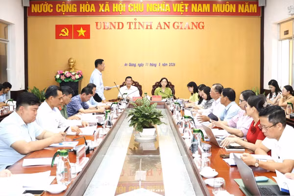 Tại cuộc họp Ban Chỉ đạo cấp tỉnh Kỳ thi tốt nghiệp THPT năm 2026 tỉnh An Giang, yêu cầu xuyên suốt được nhấn mạnh là toàn bộ hệ thống phải phối hợp chặt chẽ, bảo đảm kỳ thi diễn ra an toàn, nghiêm túc. Ảnh: NN