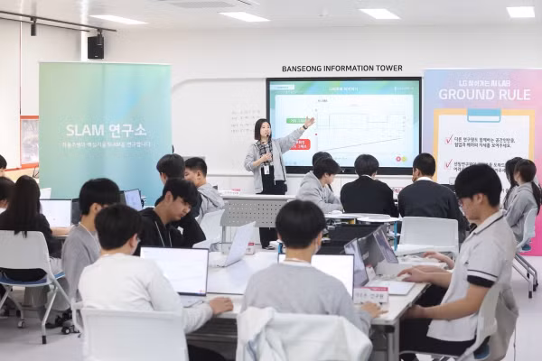 Nhiều trường đại học và viện nghiên cứu chứng kiến sự ra đi của các nhân tài khoa học.