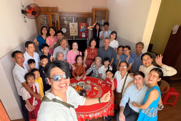 Đại gia đình quây quần bên nhau chính là mùa Xuân trọn vẹn nhất trong cuộc đời người lính chiến. Ảnh: NVCC