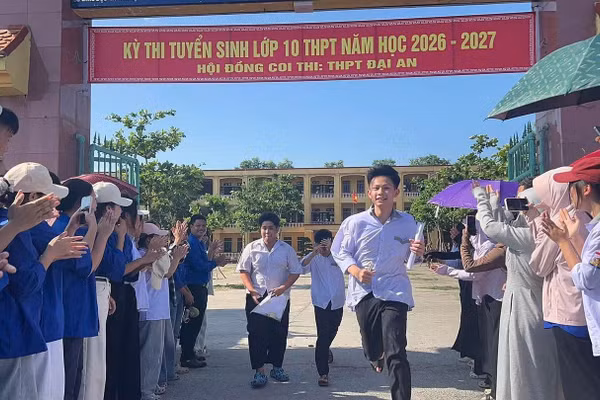 Học sinh Ninh Bình trong kỳ thi tuyển sinh vào lớp 10 THPT năm 2026-2027. Ảnh: Vân Anh