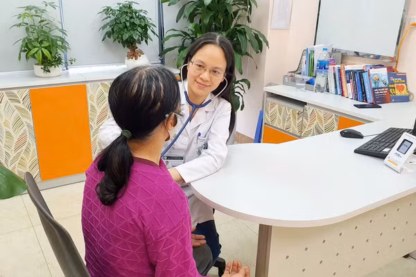 Hoạt động khám chữa bệnh tại Bệnh viện Bạch Mai. Ảnh: BVCC