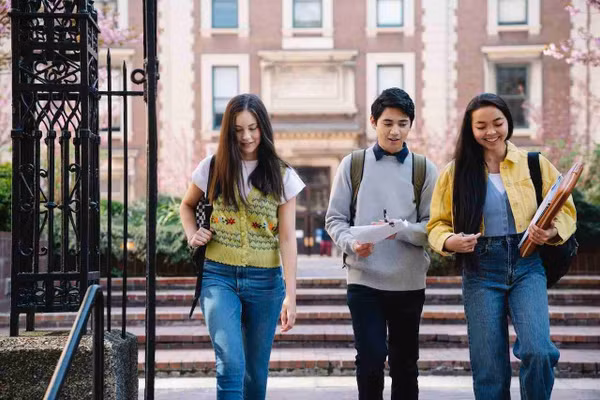 Du học sinh Canada bị nghi ngờ gian lận thị thực.