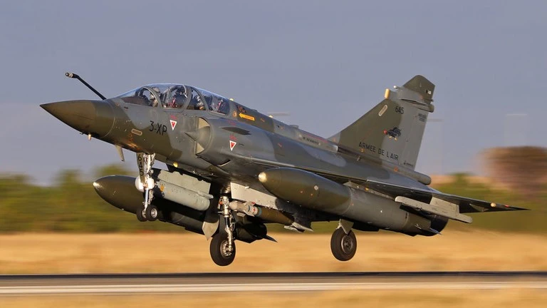 Một chiếc Dassault Mirage 2000D của Không quân Pháp.