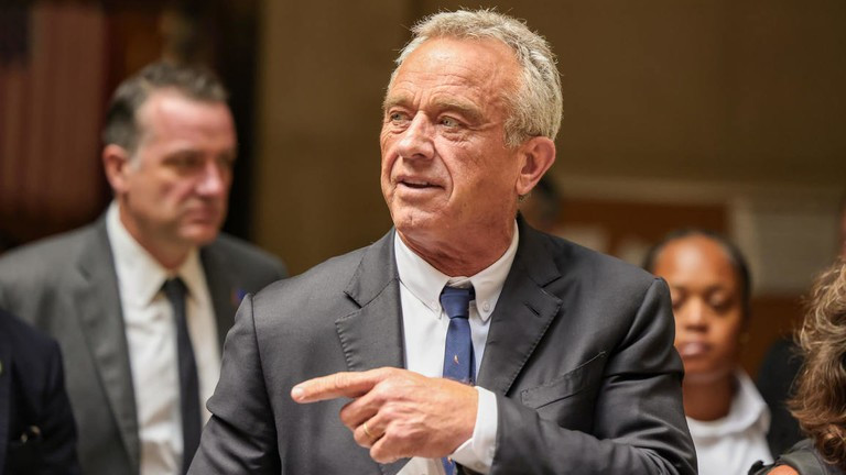 Ông Robert F. Kennedy Jr. nhận được đề của Tổng thống đắc cử Donald Trump, làm Bộ trưởng Bộ Y tế và Dịch vụ Nhân sinh (HHS).