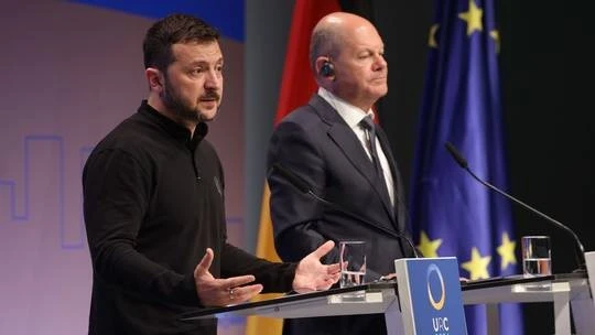 Tổng thống Ukraine Volodymir Zelensky và Thủ tướng Đức Olaf Scholz.