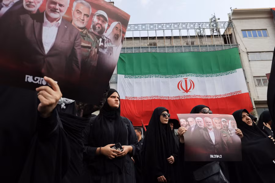 Người dân Iran tham dự đám tang của thủ lĩnh Hamas bị ám sát, Ismail Haniyeh tại Tehran, Iran, ngày 1 tháng 8 năm 2024. Ảnh: Reuters
