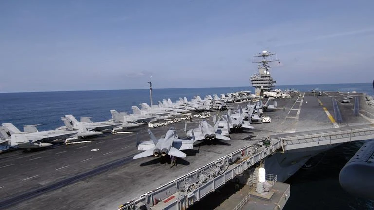 Tàu sân bay USS Abraham Lincoln được điều đến Trung Đông.