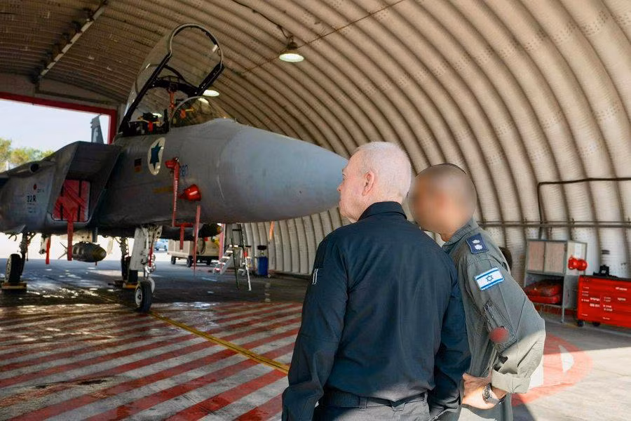 Bộ trưởng Quốc phòng Israel Yoav Gallant viết trên nền tảng truyền thông xã hội X rằng, IDF đã sẵn sàng tấn công và phòng thủ.