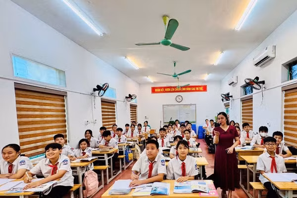 Việc học ngoại ngữ giúp học sinh phát triển toàn diện hơn (ảnh Trường THCS Thọ Sơn).