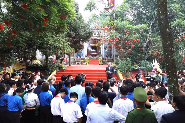 Tổng Bí thư, Chủ tịch nước Tô Lâm gặp gỡ, nói chuyện với đồng bào, kiều bào về dự Giỗ Tổ Hùng Vương năm Bính Ngọ 2026.