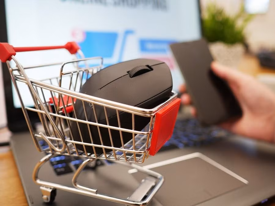 Cần sự kết hợp từ nhiều đơn vị để siết chặt hàng giả trên thương mại điện tử. Ảnh minh họa: INT