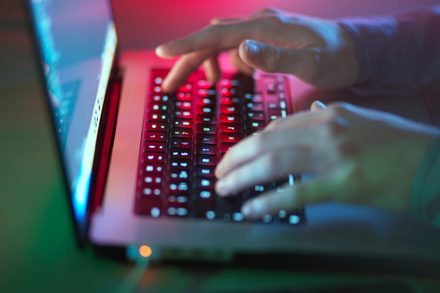 Công kích người khác trên Internet là thú vui của một số người. nhung-dua-tre-ham-quyen-luc-mem-2.jpg