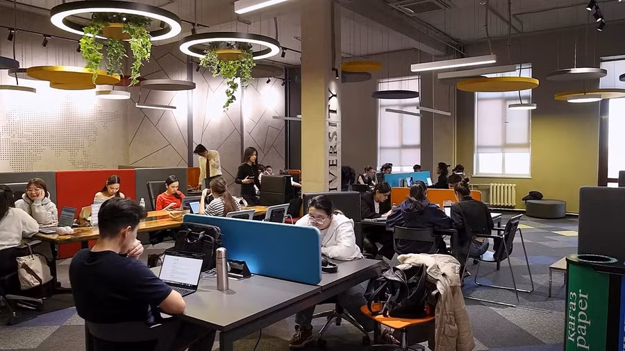 Sinh viên quốc tế trải nghiệm môi trường học tập tại Kazakhstan.