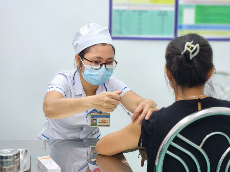 Tiêm vắc-xin có thể phòng ngừa bệnh zona thần kinh. Ảnh: BVCC