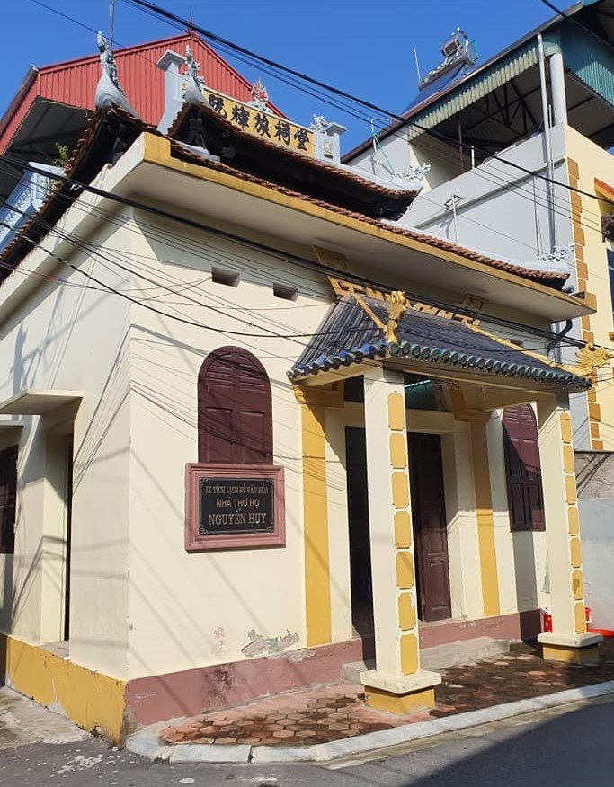 Nhà thờ dòng họ Nguyễn Huy tại làng Sủi. huyen-thoai-the-dat-moc-tinh-giup-ho-nguyen-khoa-danh-3-doi-5.jpg