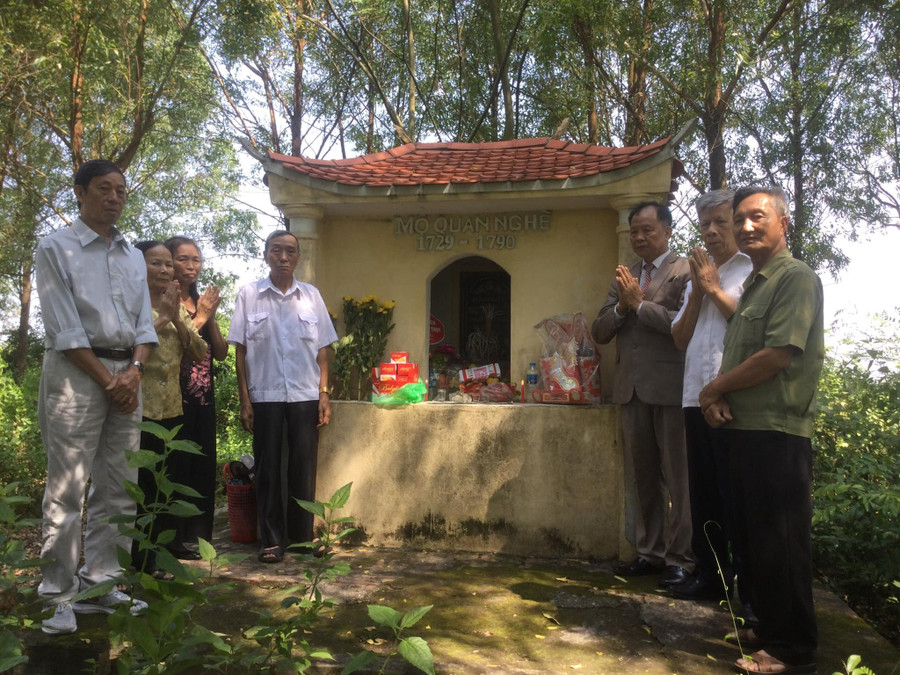Mộ Tiến sĩ Nguyễn Huy Cận trên núi Văn Khê (Yên Dũng, Bắc Giang). huyen-thoai-the-dat-moc-tinh-giup-ho-nguyen-khoa-danh-3-doi-6.jpg
