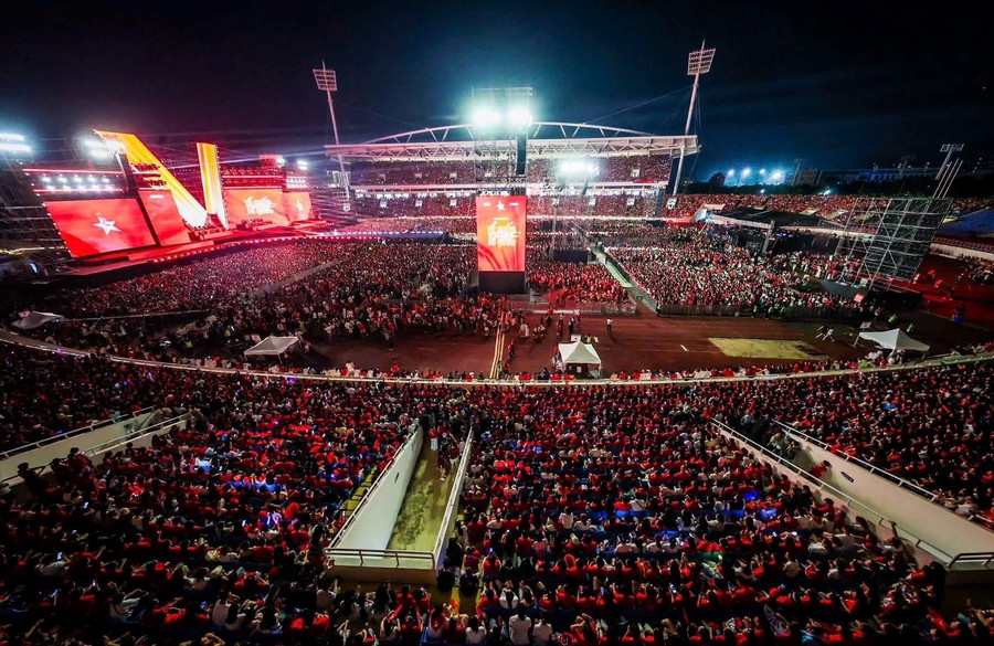 Concert quốc gia 'Tổ quốc trong tim' thu hút tới 50 nghìn khán giả. nhac-si-nguyen-van-chung-sang-tac-bang-trai-tim-khat-khao-cong-hien-2.jpg