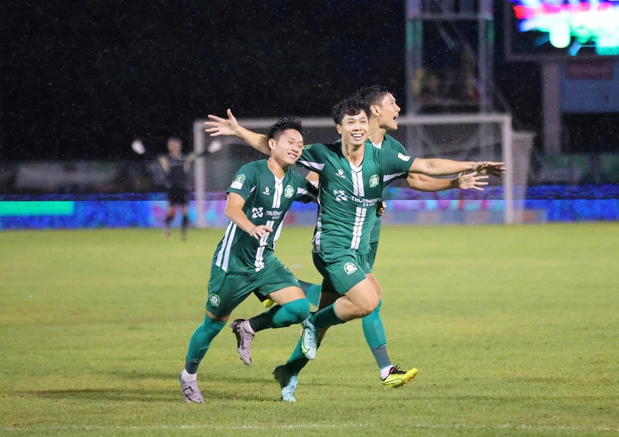 Công Phượng gây sốt với 3 cú sút phạt thành bàn chỉ trong vòng 6 ngày. Ảnh: ITN. cong-phuong-ngay-tro-ve-khong-xa-1.jpg
